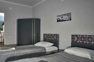 Гостевой дом Guesthouse of Manoni Местиа Двухместный номер Делюкс с 2 отдельными кроватями-10